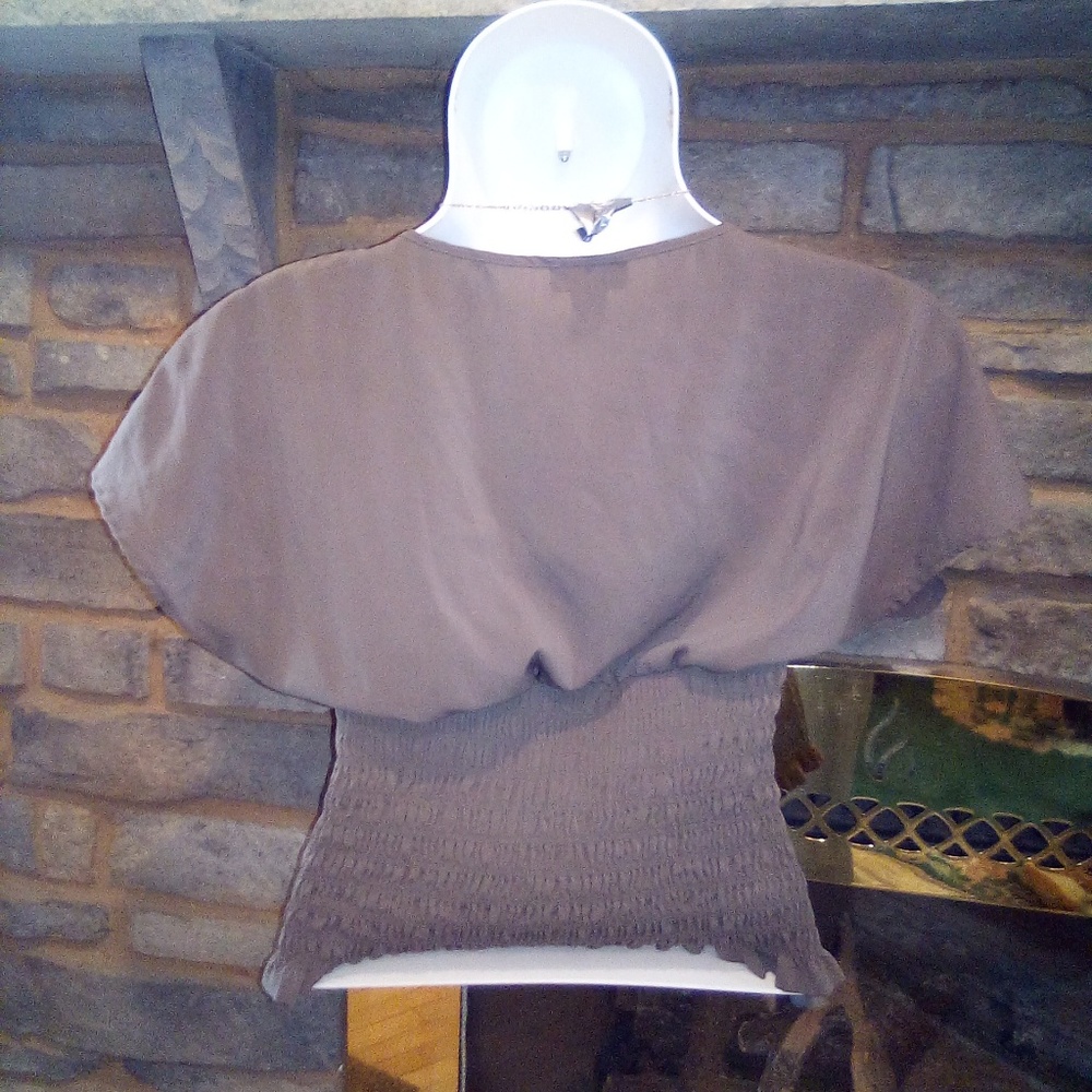 Beautiful taupe top!!!!  Will Slim you - Picture 7 of 8